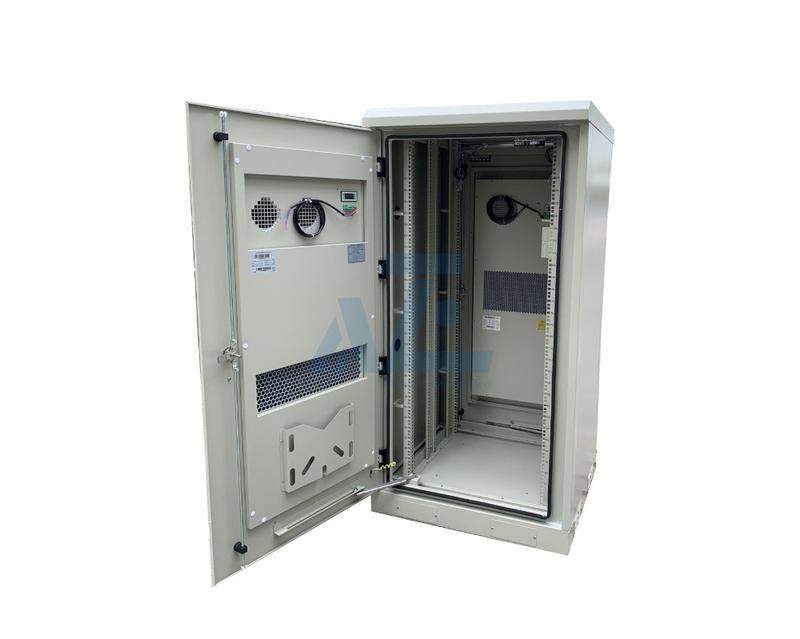 32U NEMA 4/4X rated 5G Outdoor Enclosure with 150W/K Heat Exchanger